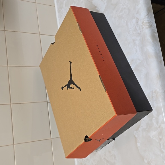 Air Jordan 12 Retro 'Flu Game' - Picture 8 of 9